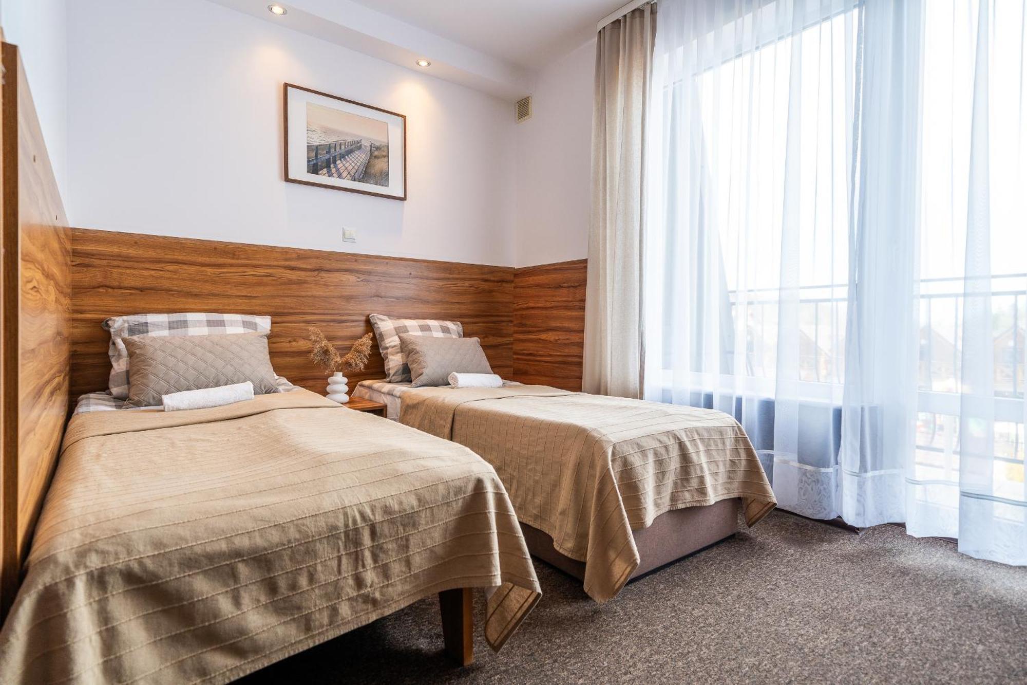 Max Apartamenty - Pokoje - Domki - Restauracja - Basen เมียลโน ภายนอก รูปภาพ